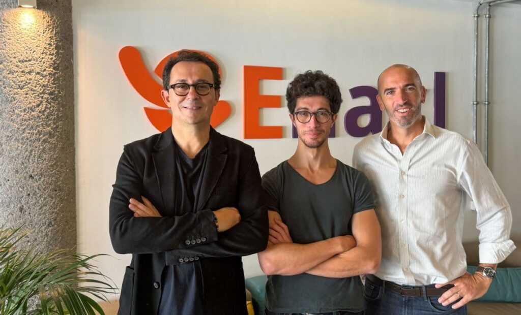 Three Enakl staff members standing together, showcasing the faces behind the Moroccan mobility startup's innovation.