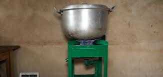 Cameroonian Stove Converts Recycled Oil into Sustainable Fuel