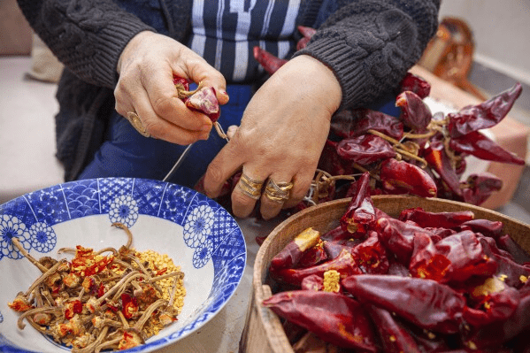 Chili paste spices up dishes and delights attendees at northeastern Tunisia's harissa festival.