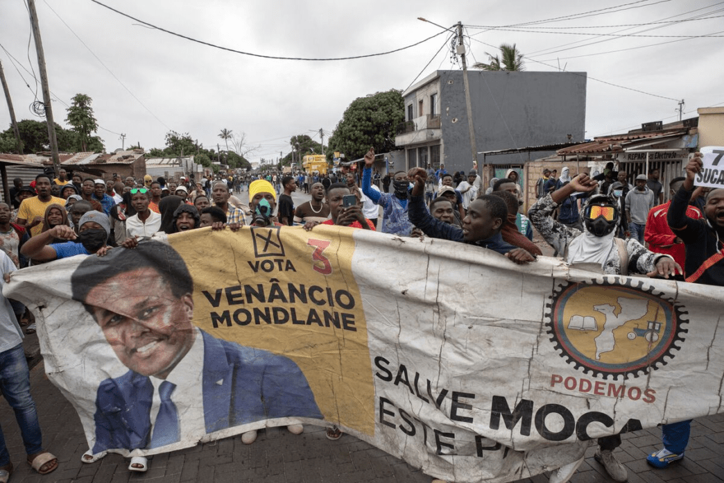 3 Dead as Police Clash with Supporters Welcoming Mondlane’s Return to Mozambique